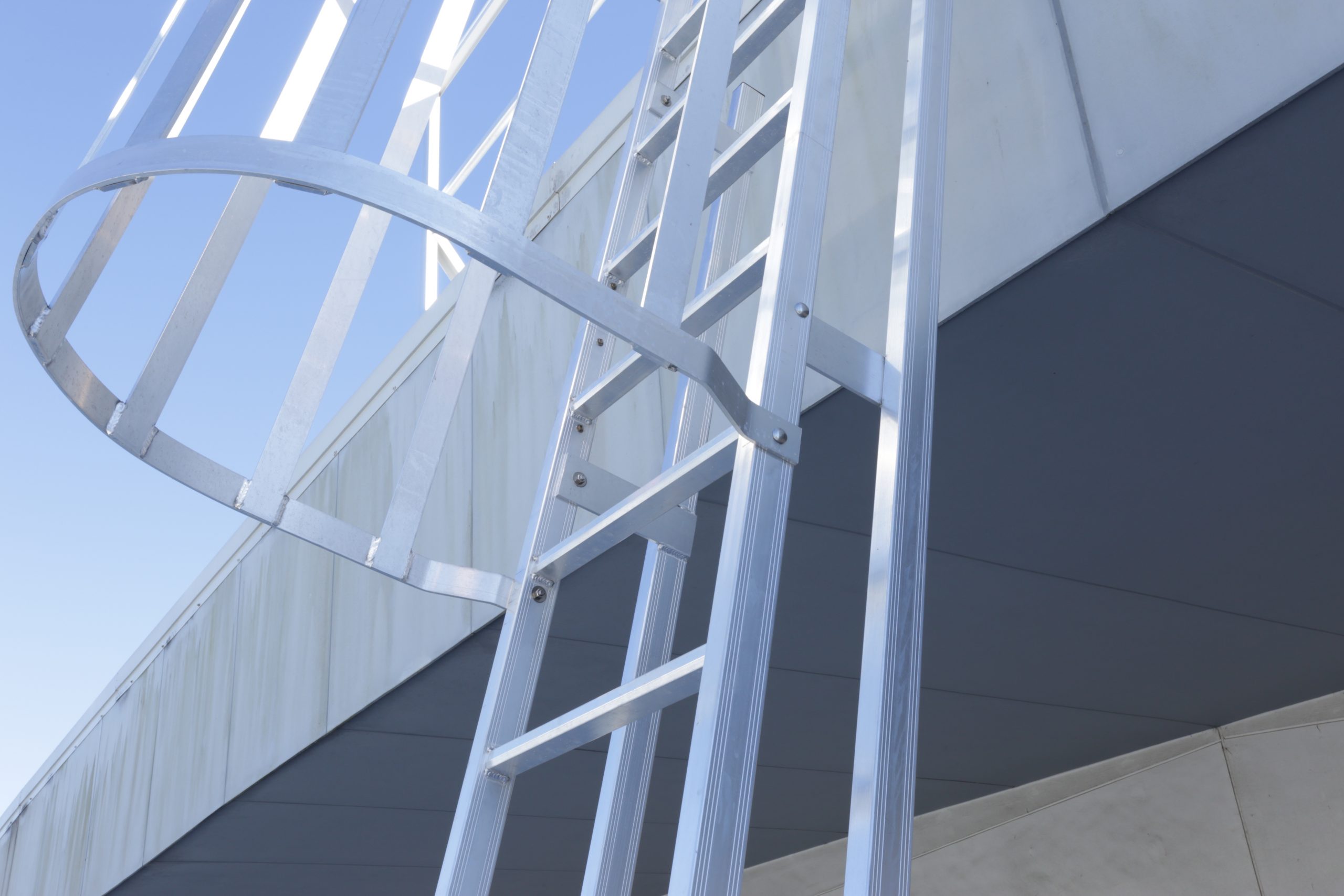 Roof Access Angled Rung Ladder - HawkPro _ JGID